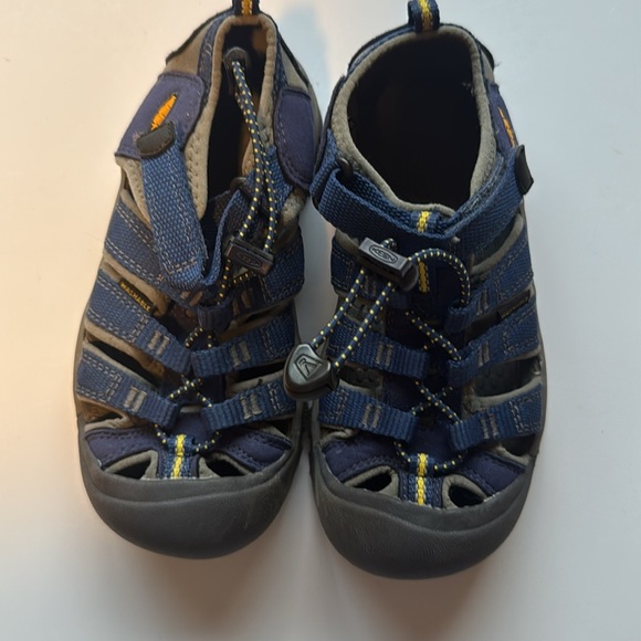 KEEN Kids Navy and Charcoal Sandals - Picture 3 of 8